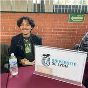 Professeur natif d'espagnol et anglais offre des cours particuliers pour enfants et adultes à Lyon. Langues, Histoire, SVT